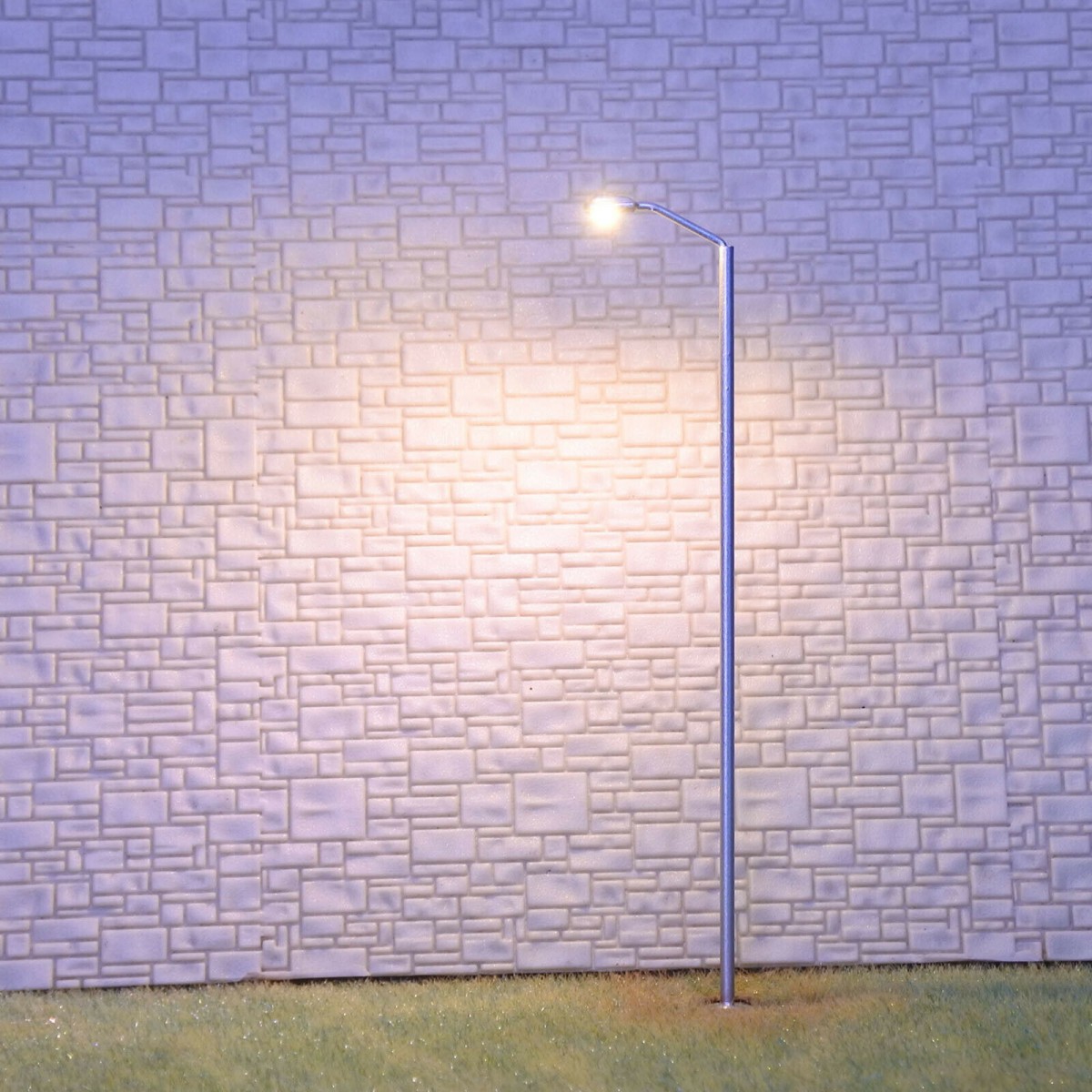 2 x HO scale LED street lights model train railroad station lamp posts #SL001SL